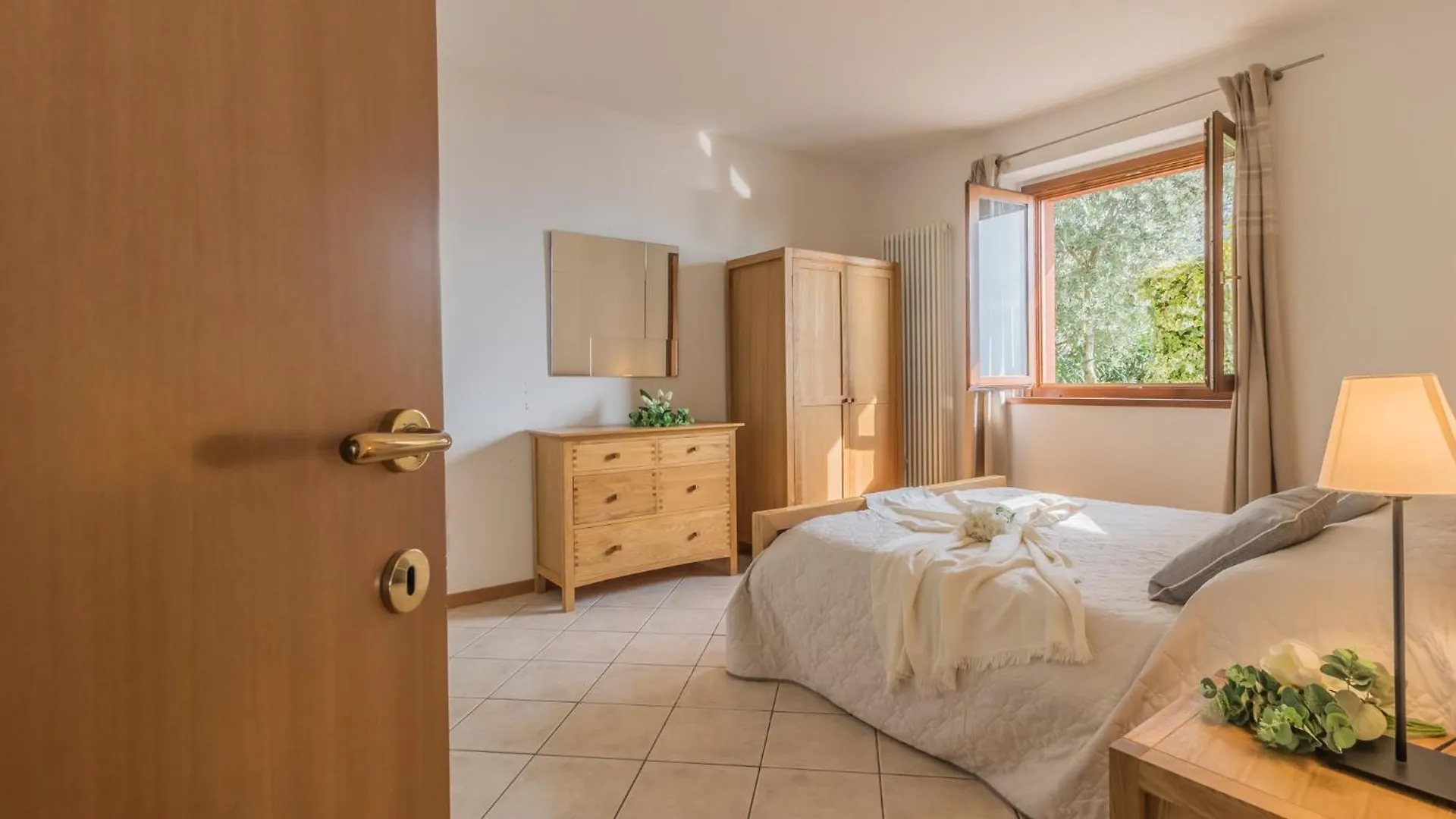 Golden View Apartment Перледо