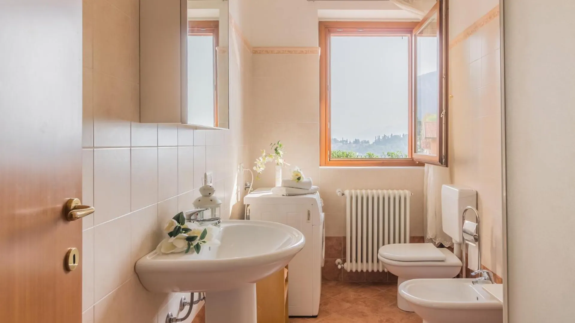 Golden View Apartment Перледо Италия