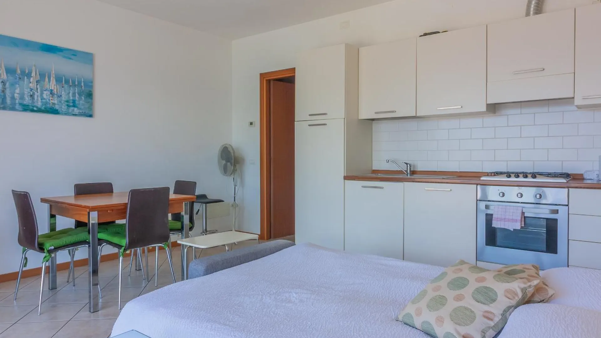 Golden View Apartment Перледо 0*,  Италия